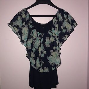 Blue Blouse, flowered decoration.